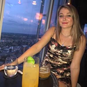 Meet your Posher, Flora